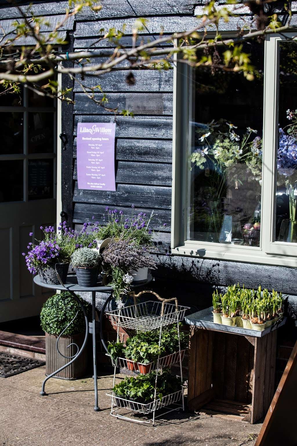 Lilac & Willow Flowers | Battlers Green Farm, Common Ln, Radlett WD7 8PH, UK | Phone: 01923 635522