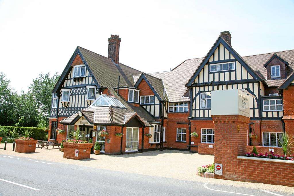 De Rougemont Manor | Great Warley St, Great Warley, Brentwood CM13 3JP, UK | Phone: 01277 226418
