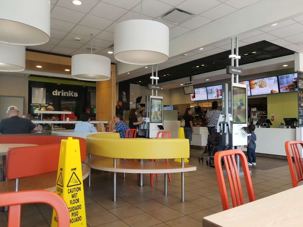 McDonalds | 719 W Vine St, Kissimmee, FL 34741, USA | Phone: (407) 343-0784