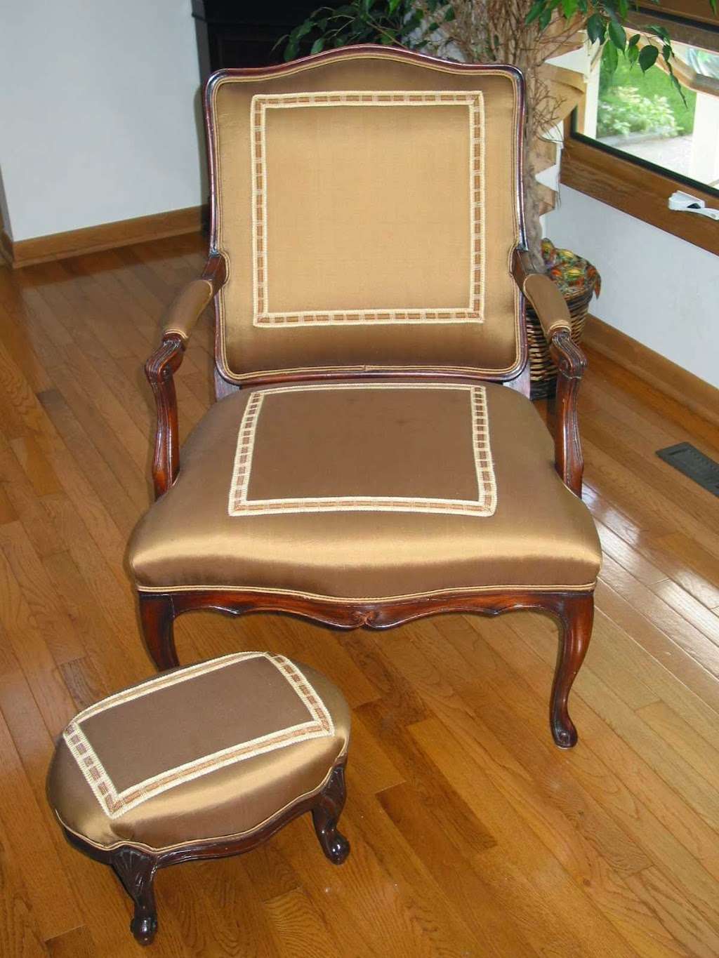 MTL Upholstering | 636 Busse Hwy, Park Ridge, IL 60068, USA | Phone: (847) 692-6403