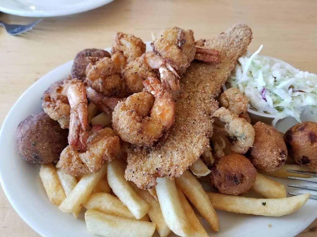 Bennos On the Beach | 1200 Seawall Blvd, Galveston, TX 77550, USA | Phone: (409) 762-4621