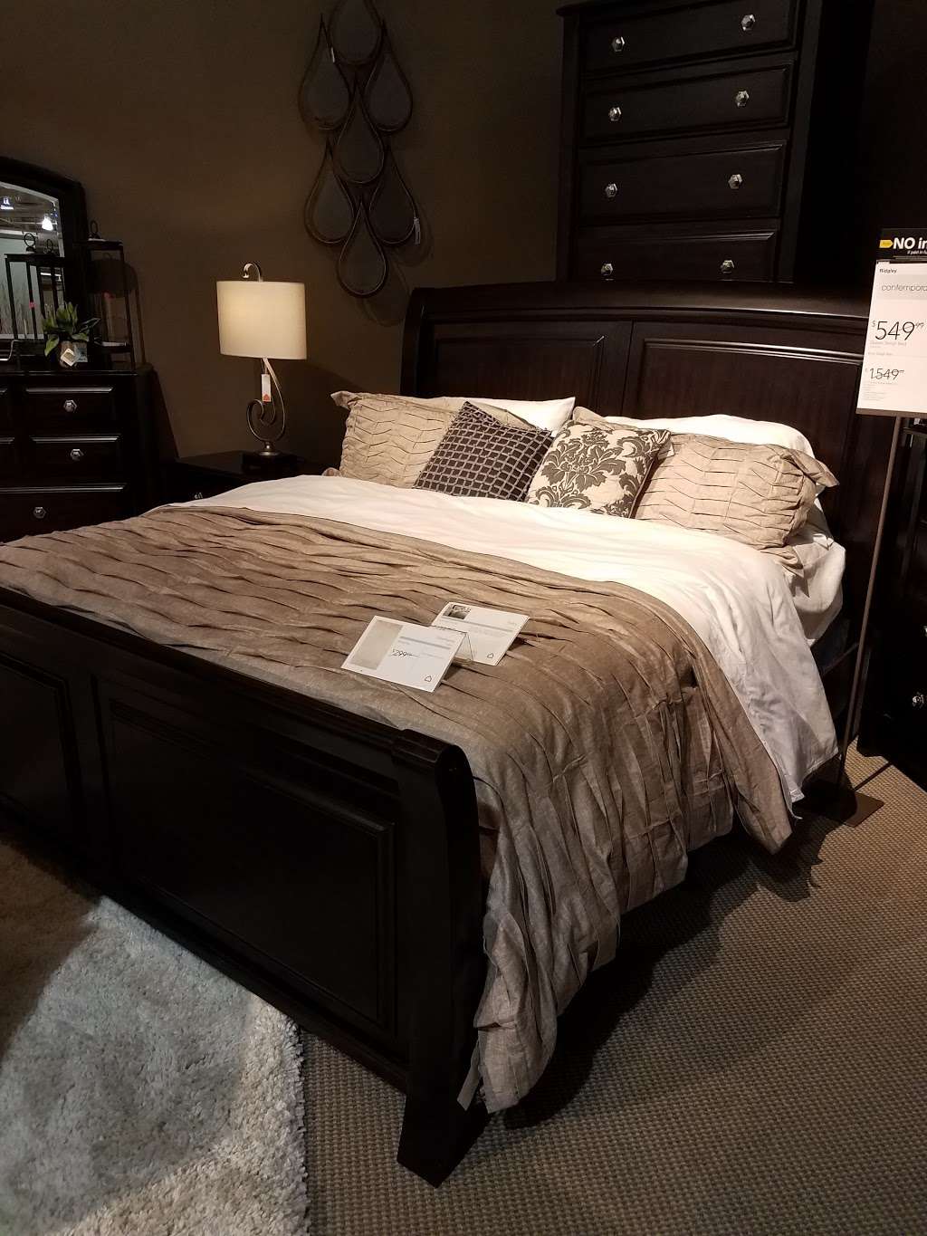 Ashley HomeStore | 551 N Milwaukee Ave, Vernon Hills, IL 60061, USA | Phone: (847) 719-7200