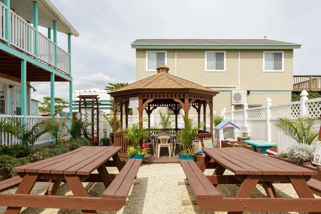 Lorrys Island End Motel | 23 W Washington Ave, Beach Haven, NJ 08008 | Phone: (609) 492-6363