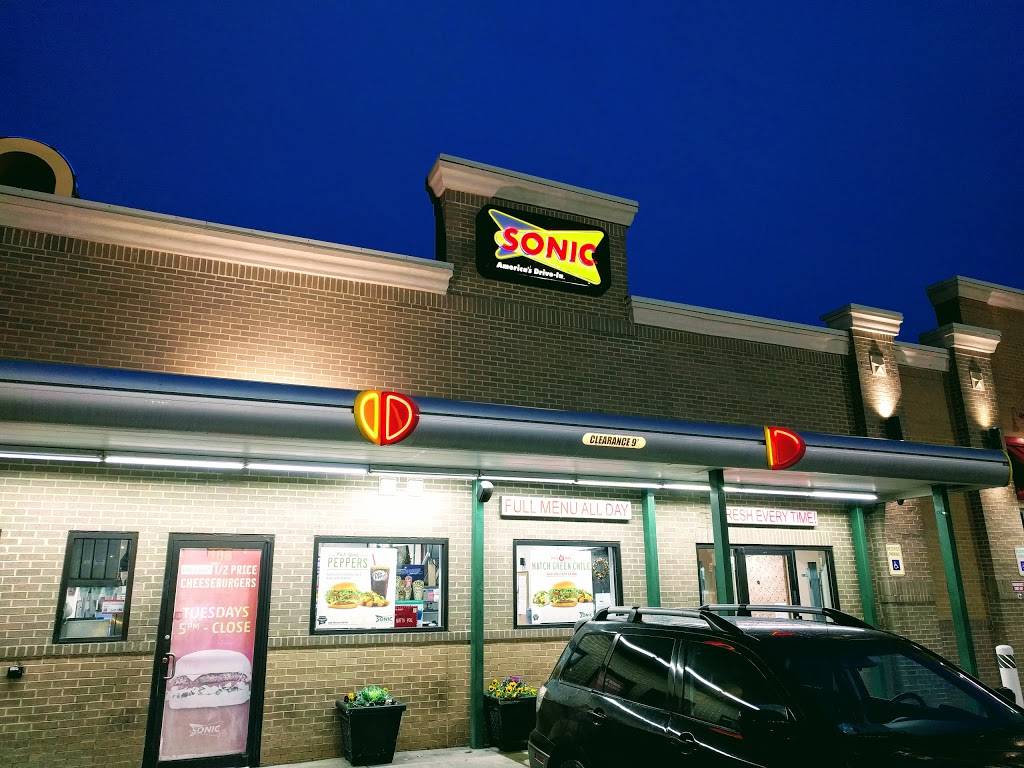 Sonic Drive-In | 108 N Nichols St, Fort Worth, TX 76102, USA | Phone: (817) 509-0398