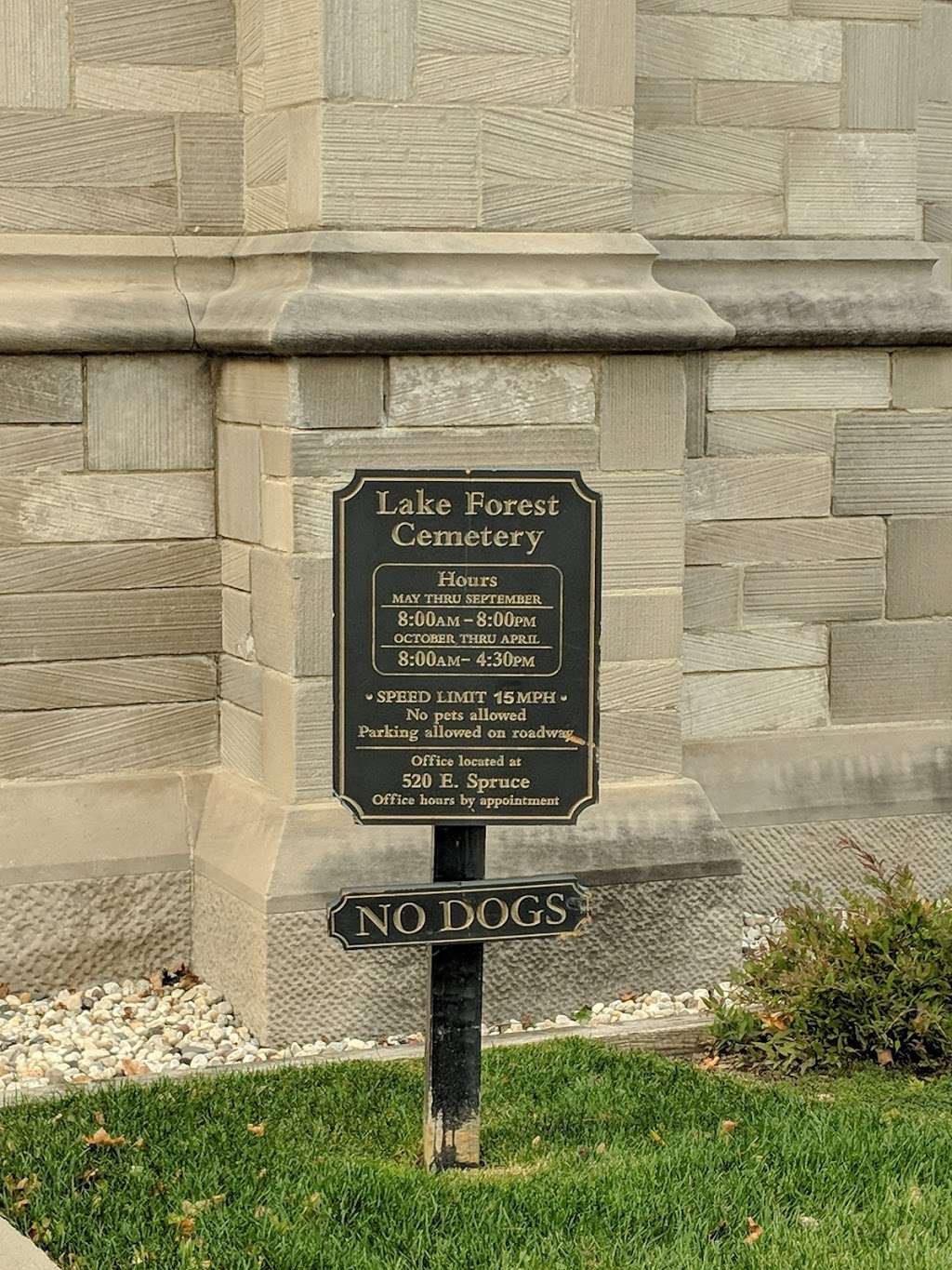 Lake Forest Cemetery | 1525 Lake Rd, Lake Forest, IL 60045, USA | Phone: (847) 615-4341