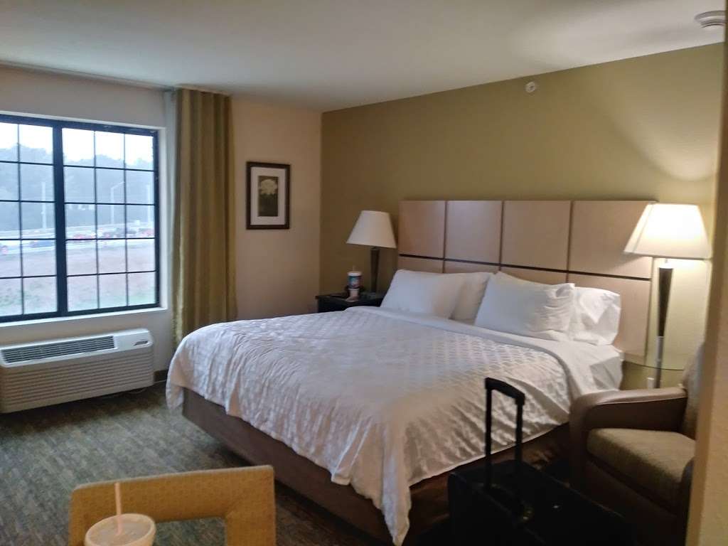 Candlewood Suites Bloomington | 1935 S Basswood Dr, Bloomington, IN 47403, USA | Phone: (812) 330-1900