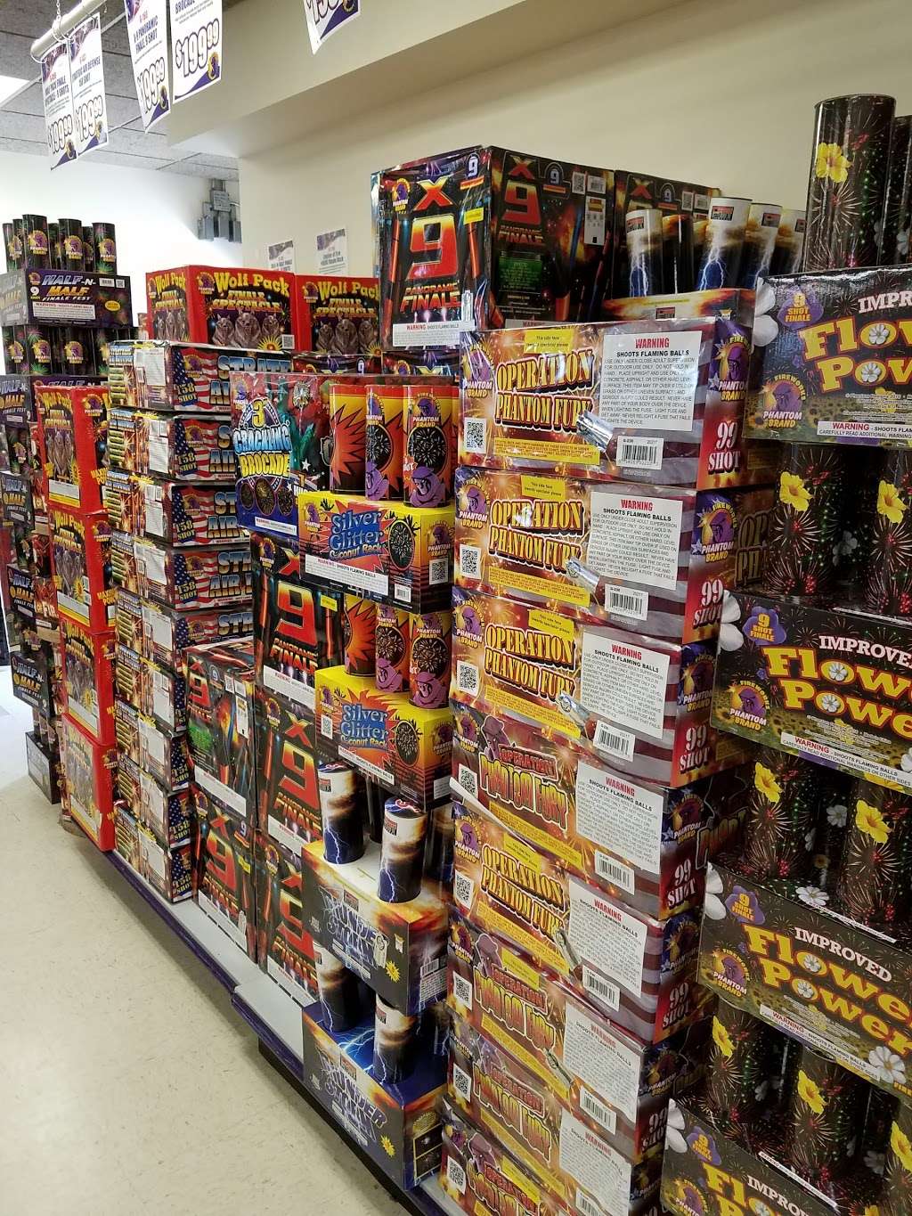 Phantom Fireworks of Racine | 2086 S 27th St, Caledonia, WI 53108, USA | Phone: (262) 835-4640