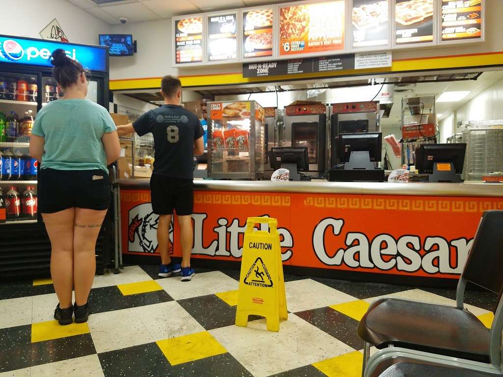 Little Caesars Pizza | 5149 S John Young Pkwy, Orlando, FL 32839, USA | Phone: (407) 857-9300