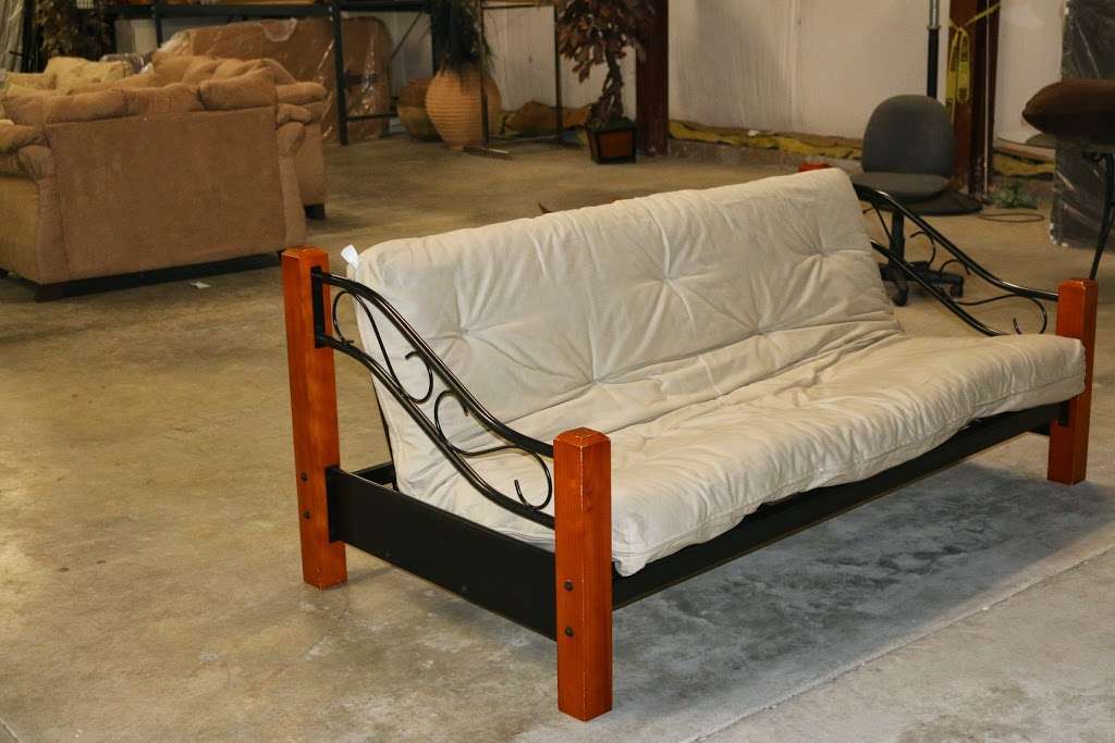Bargain Barn Furniture | 100 NW 72nd St, Kansas City, MO 64118, USA | Phone: (816) 436-5255