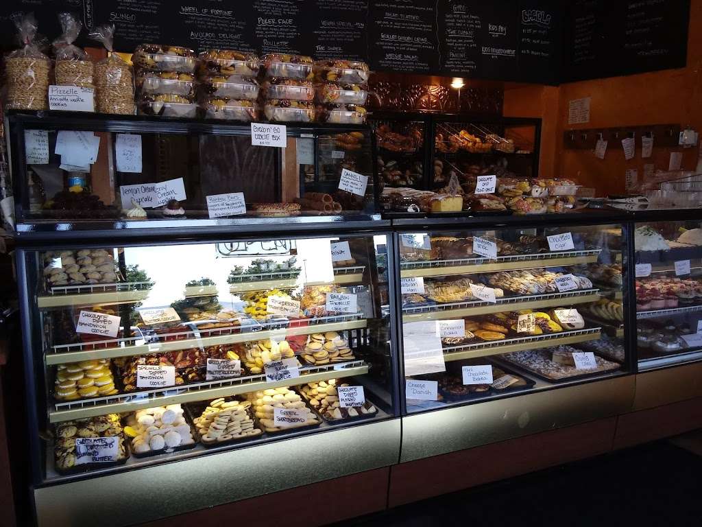 Royalicious Bagels & Bakery | 126 Patrick Henry Way, Charles Town, WV 25414, USA | Phone: (304) 728-4663