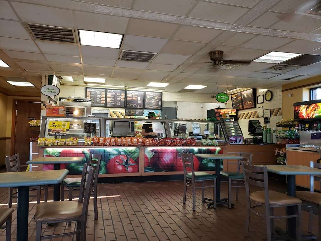 Subway | 455 W Pioneer Pkwy, Grand Prairie, TX 75051, USA | Phone: (972) 264-9898