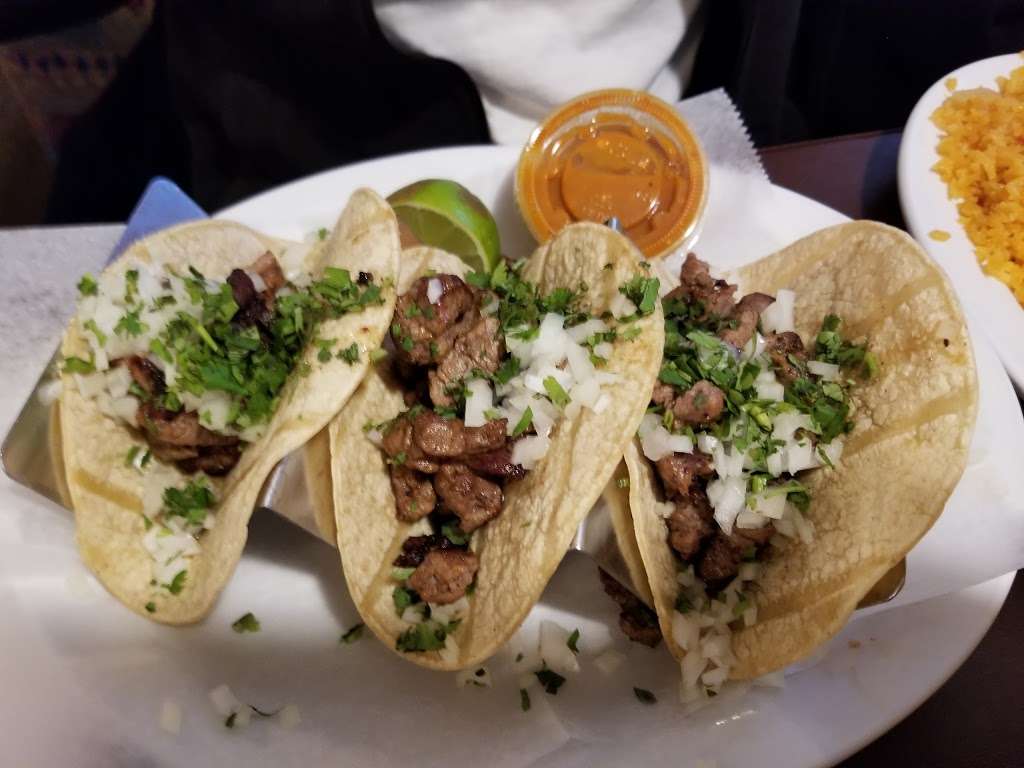 El Salto Restaurant | 9611 Calumet Ave, Munster, IN 46321, USA | Phone: (219) 836-0600