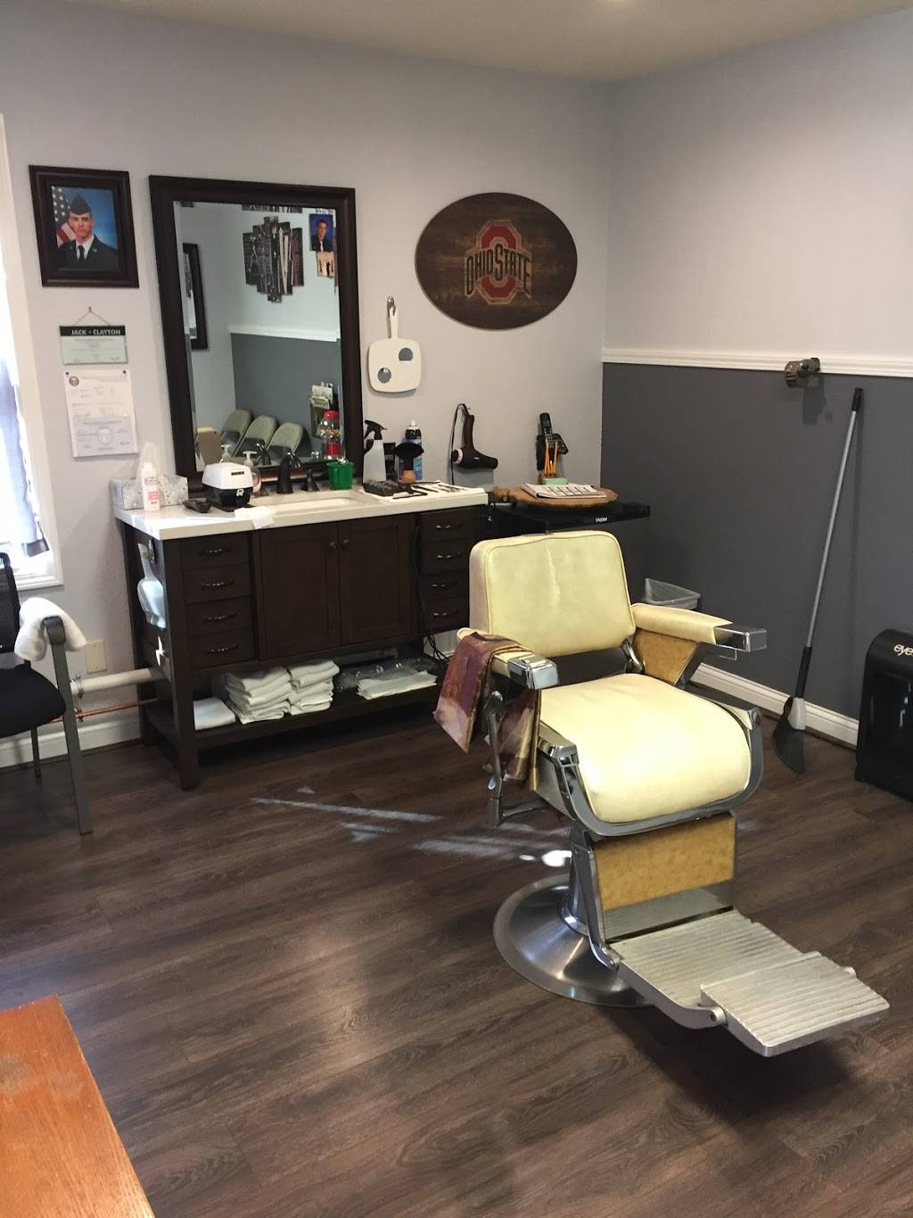 Commodore Barbershop in 109 W 5th St, Perrysburg, OH 43551, USA