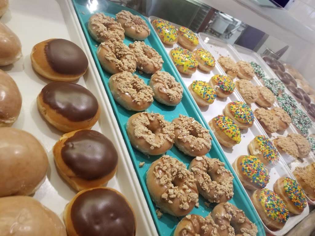 Krispy Kreme Doughnuts | 412 Devon Ave, Elk Grove Village, IL 60007, USA | Phone: (847) 472-9500