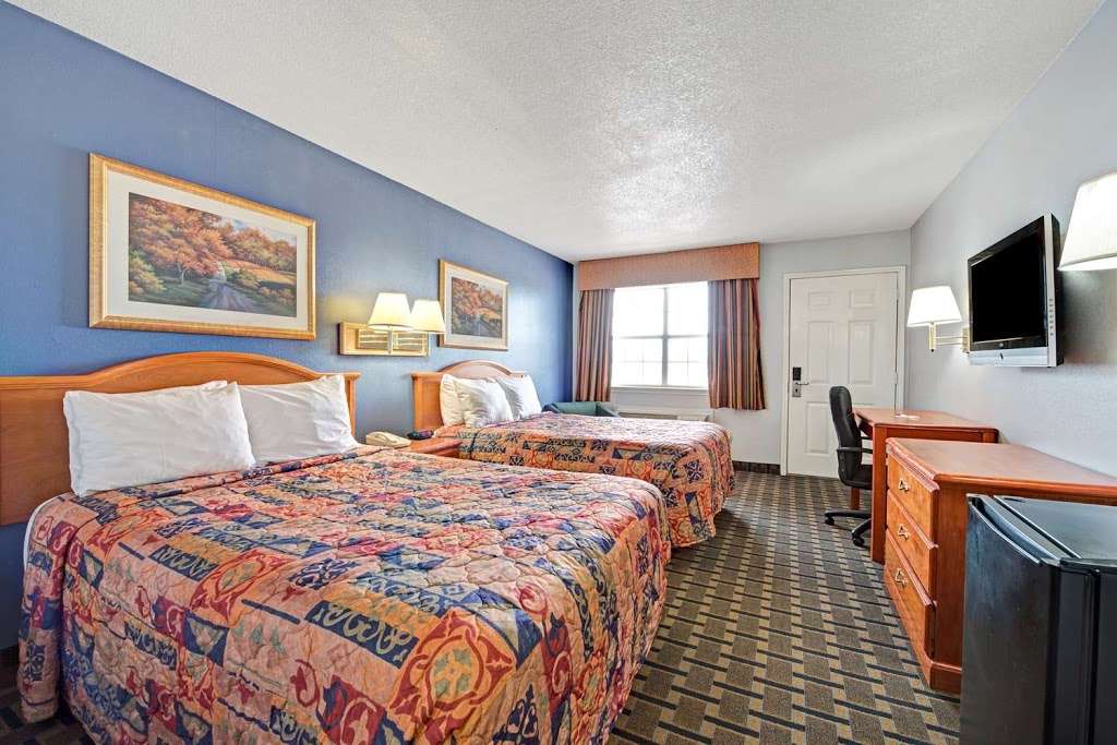 Days Inn by Wyndham Dallas South | 8312 S Lancaster Rd, Dallas, TX 75241, USA | Phone: (972) 224-3196