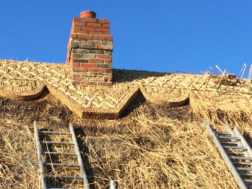 LDthatching | 39 Rowley Mead Thornwood, Epping, Thornwood, Epping CM16 6NH, UK | Phone: 07974 766287