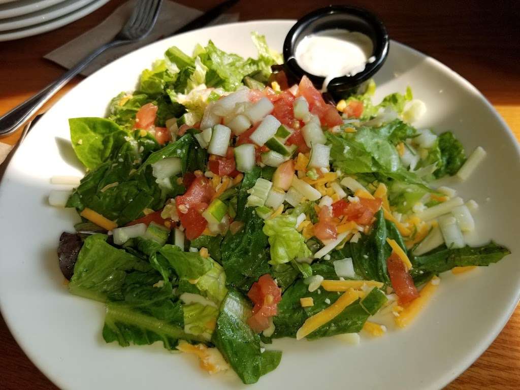 Applebees Grill + Bar | 323 Old York Rd, Jenkintown, PA 19046, USA | Phone: (215) 572-9941