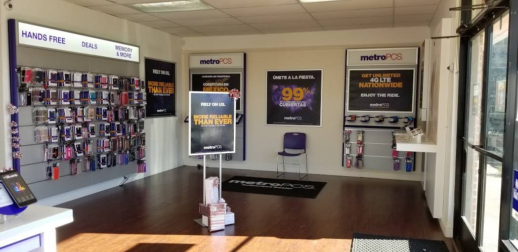 Metro by T-Mobile | 6100 Fair Oaks Blvd, Carmichael, CA 95608, USA | Phone: (916) 514-0731