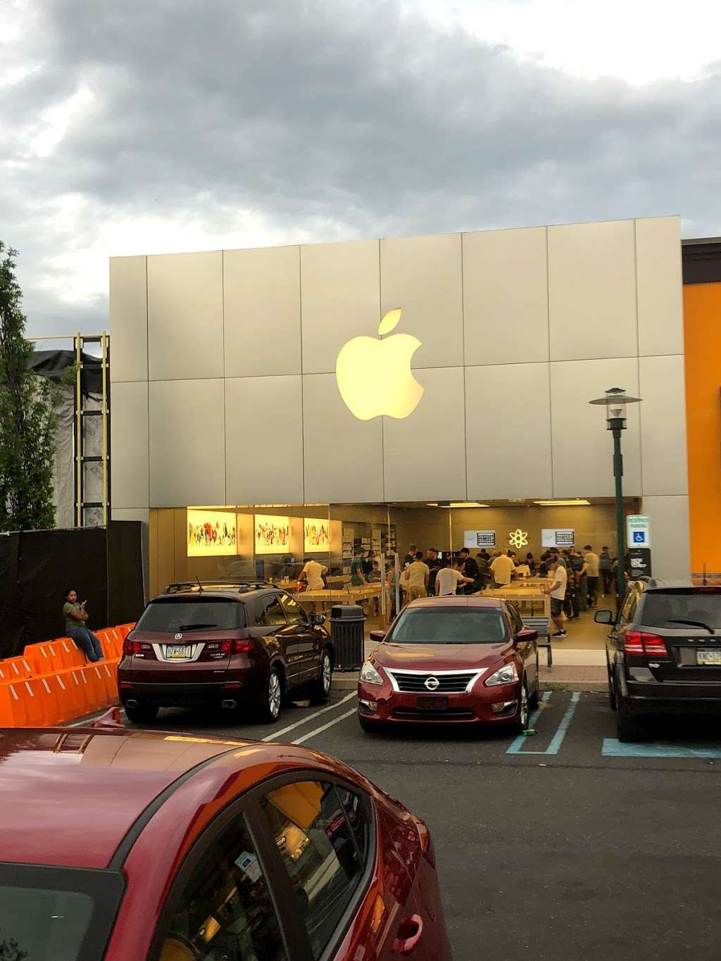 Apple Lehigh Valley | 250 Lehigh Valley Mall, Whitehall, PA 18052, USA | Phone: (610) 266-4860