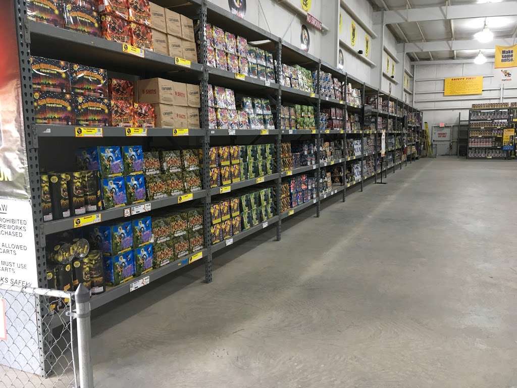 TopDog Fireworks | 22620 TX-288 Business, Angleton, TX 77515, USA