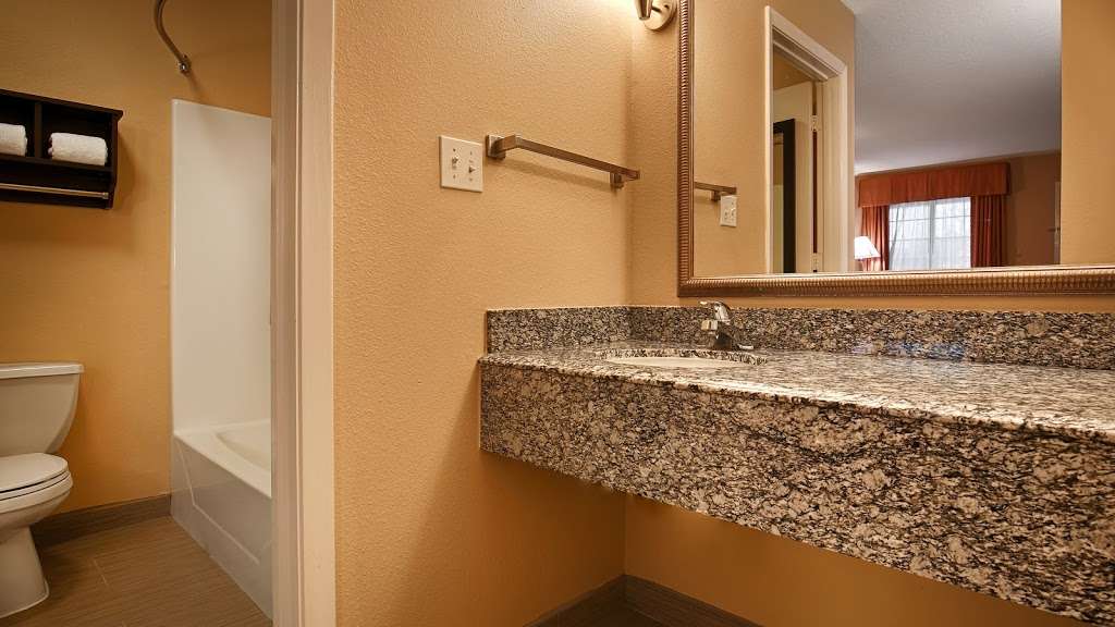 Best Western Lake Conroe Inn | 14643 TX-105, Montgomery, TX 77356, USA | Phone: (936) 588-3030