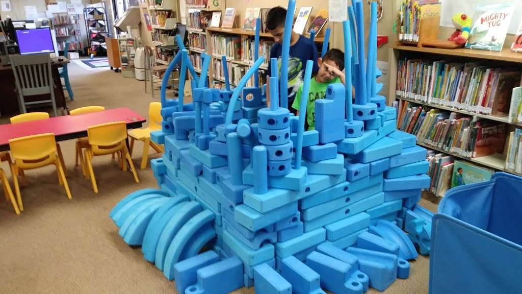 Sweeny Library | 205 W Ashley Wilson Rd, Sweeny, TX 77480, USA | Phone: (979) 548-2567