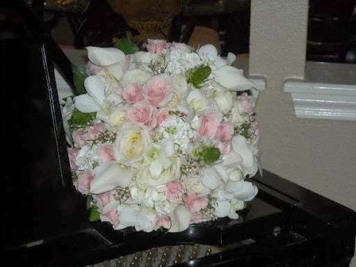 A SYMPHONY OF FLOWERS | 4008 Spring Branch Dr E, Pearland, TX 77584, USA | Phone: (281) 839-5266