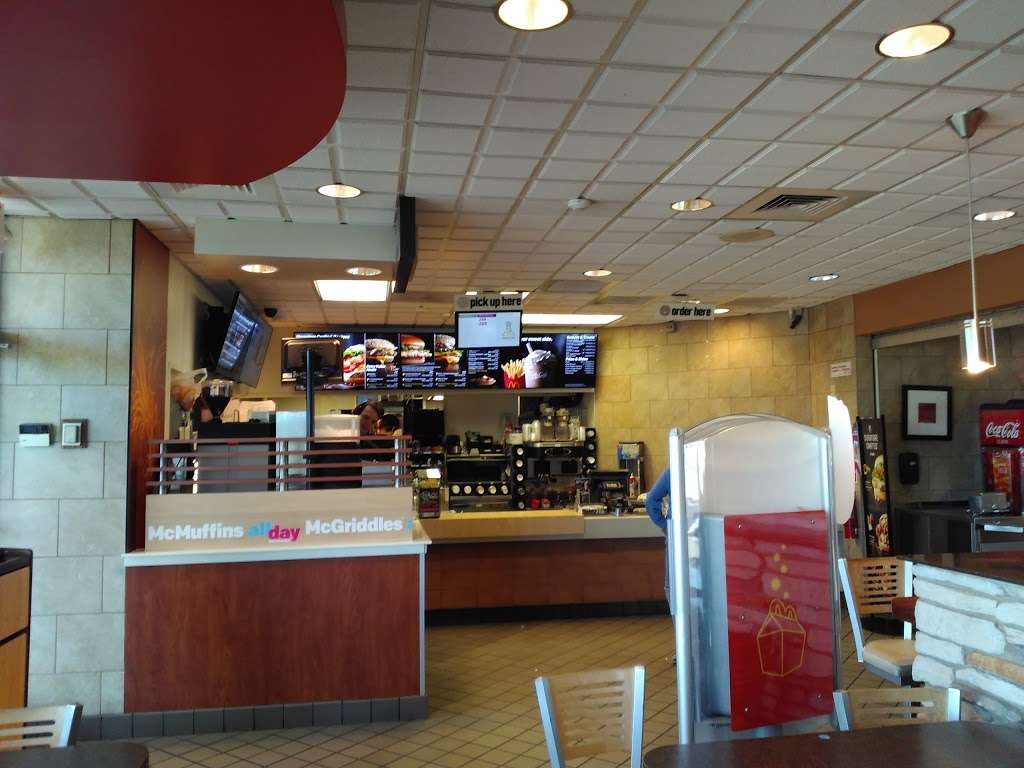 McDonalds | 815A Fox Grove Dr, Waterford, WI 53185 | Phone: (262) 534-5534