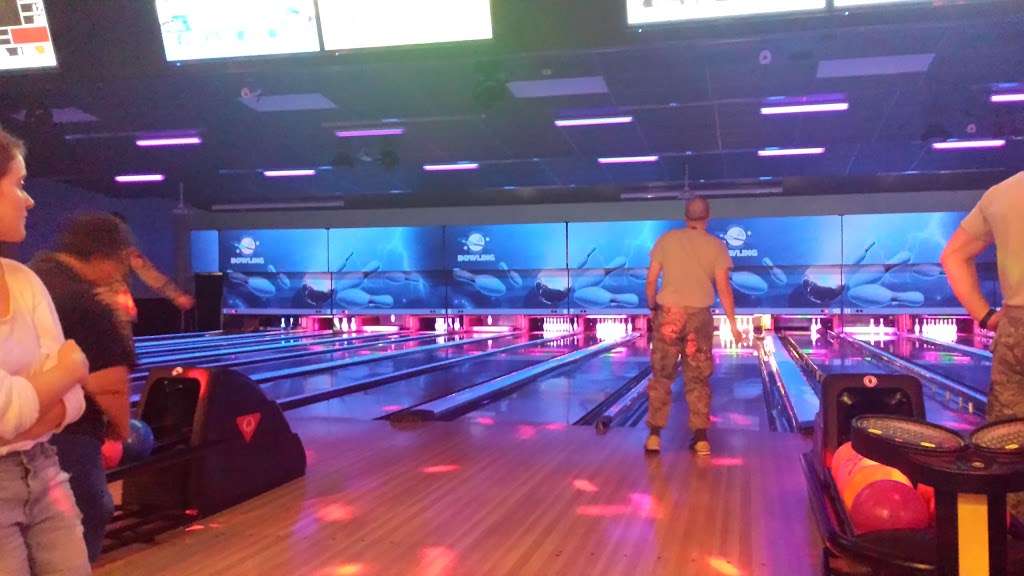 Skylark Bowling Center | 6476, 1610 Luke Blvd, San Antonio, TX 78236 | Phone: (210) 671-1234