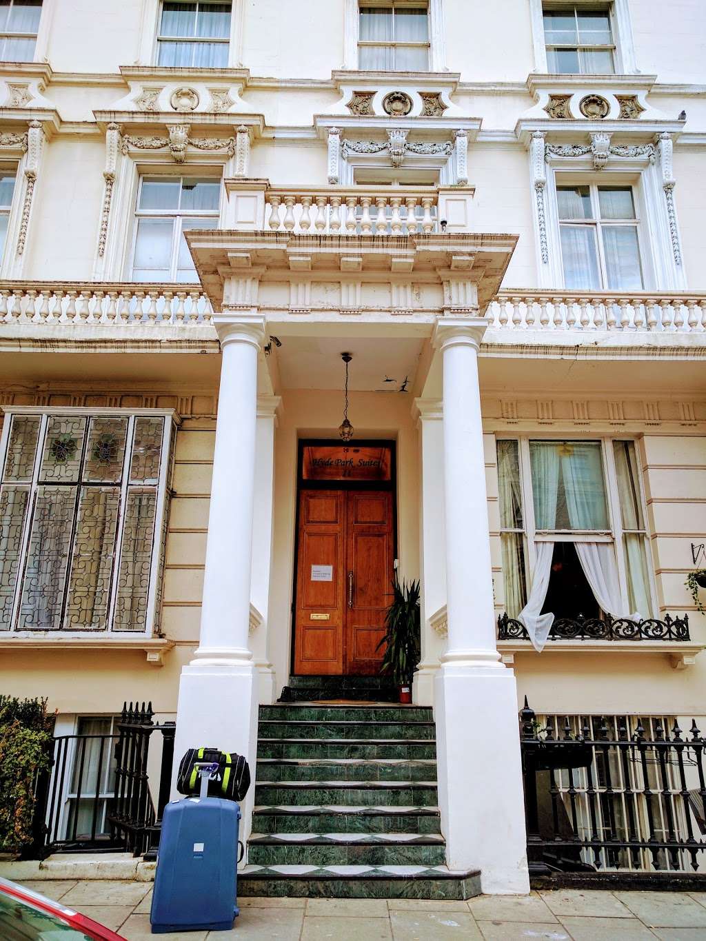 Hyde Park Economy Apartments | 11-13 Inverness Terrace, London W2 3JL, UK | Phone: 020 7221 1811