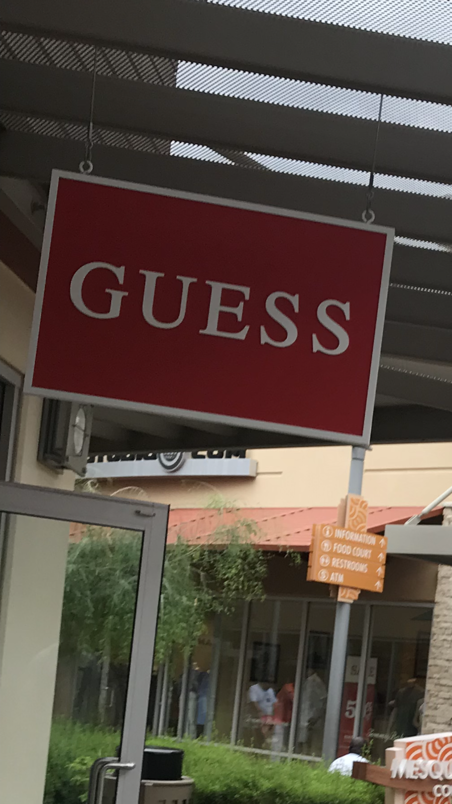 GUESS Factory | 4976 Premium Outlets Way #452, Chandler, AZ 85226, USA | Phone: (480) 639-1789