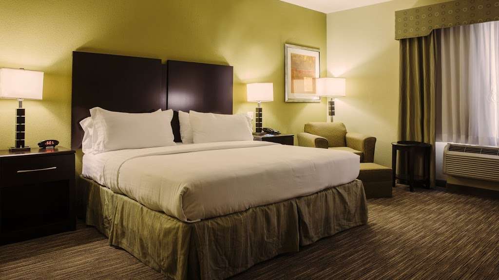 Holiday Inn Express & Suites Waller - Prairie View | 31380 Farm to Market 2920, Waller, TX 77484, USA | Phone: (936) 372-3700