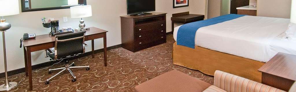 Holiday Inn Express & Suites San Antonio SE by AT&T Center | 2027 S East Loop 410, San Antonio, TX 78220, USA | Phone: (210) 648-0016
