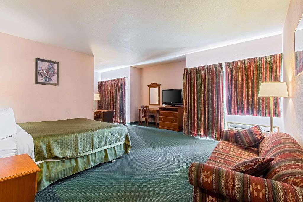 San Bernardino Inn And Suites | 2000 Ostrems Way, San Bernardino, CA 92407, USA | Phone: (909) 880-8425