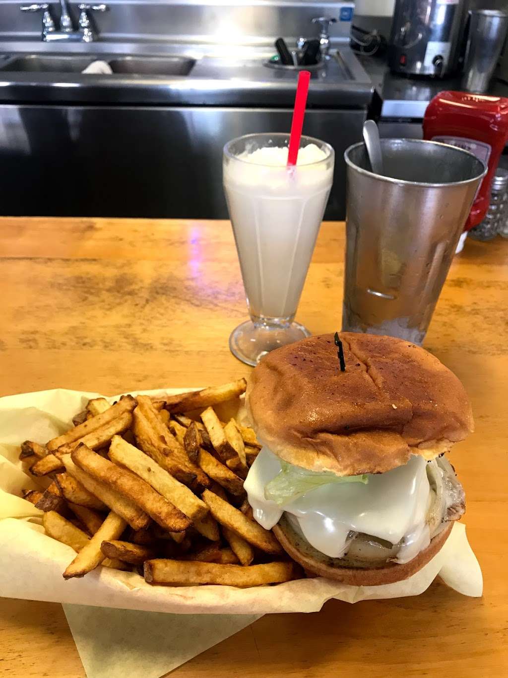 Cedar Glen Malt Shop | 29125 Hook Creek Rd, Cedar Glen, CA 92321, USA | Phone: (909) 485-1926