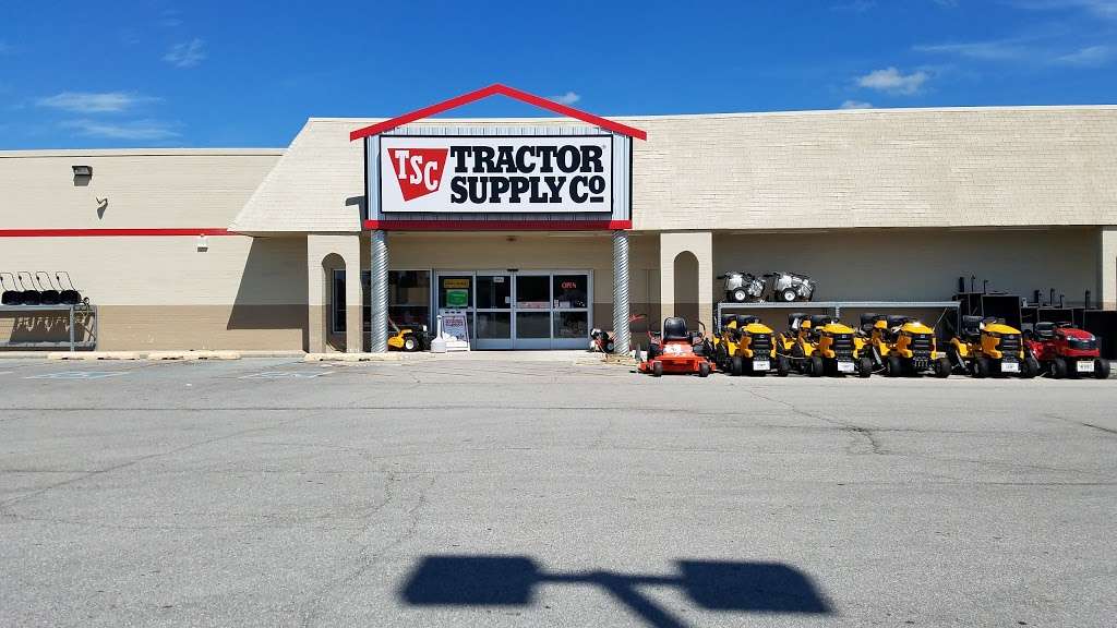Tractor Supply Co. | 840 E Jefferson St, Tipton, IN 46072, USA | Phone: (765) 675-4846