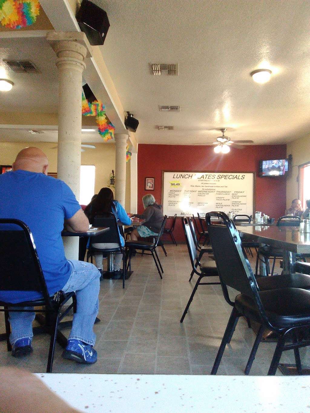 La Placita Mexican Cafe | 5403 W Commerce St, San Antonio, TX 78237, USA | Phone: (210) 433-6622