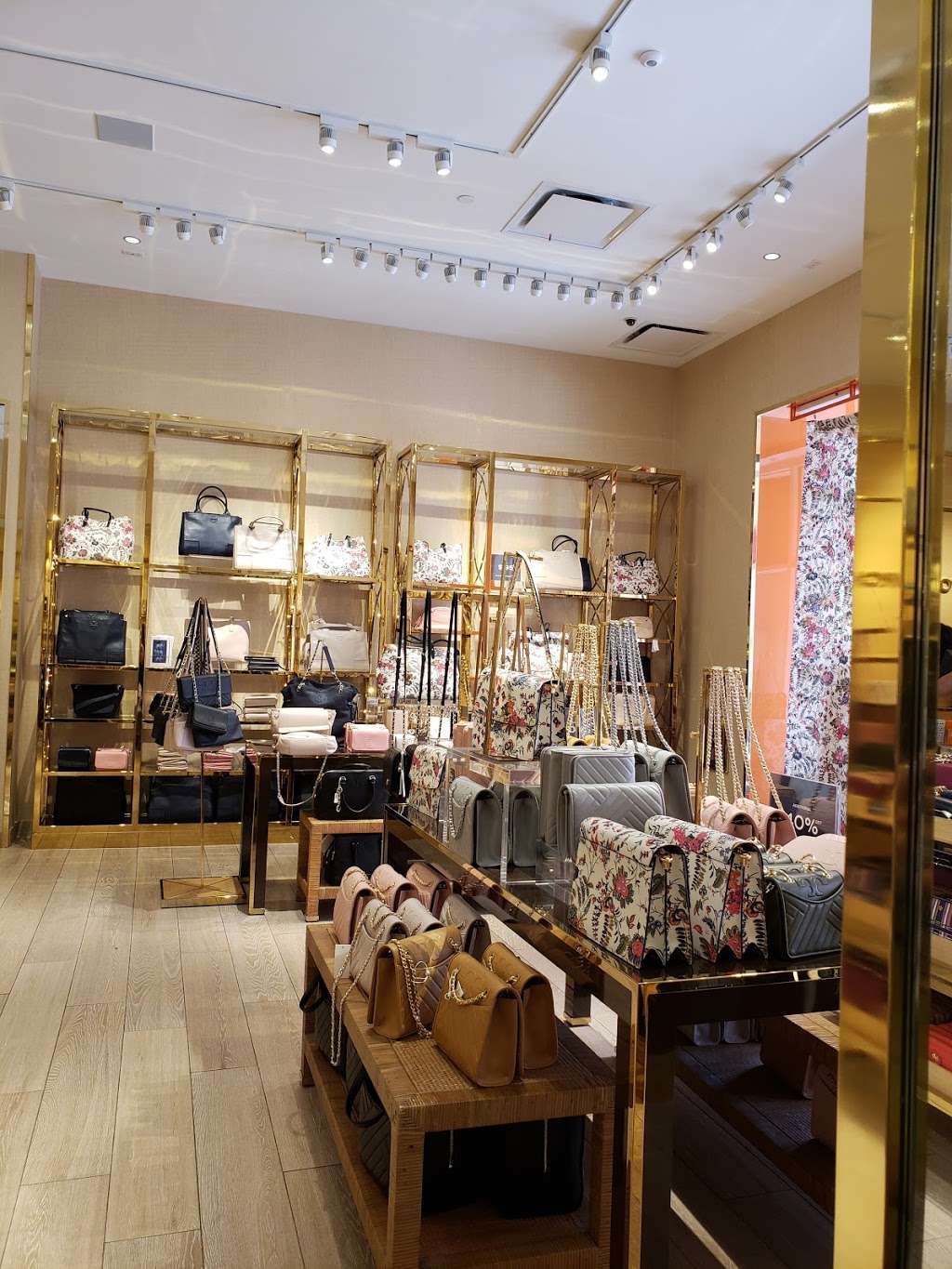 Tory Burch Outlet - 8200 Vineland Ave Suite 1045A, Orlando, FL 32821