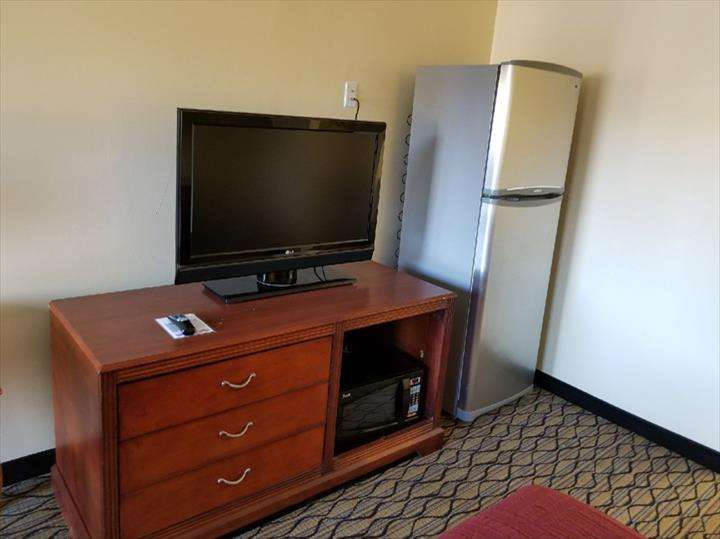 Economy Inn & Suites Cedar Lake | 12551 Wicker Ave, Cedar Lake, IN 46303, USA | Phone: (219) 374-5434