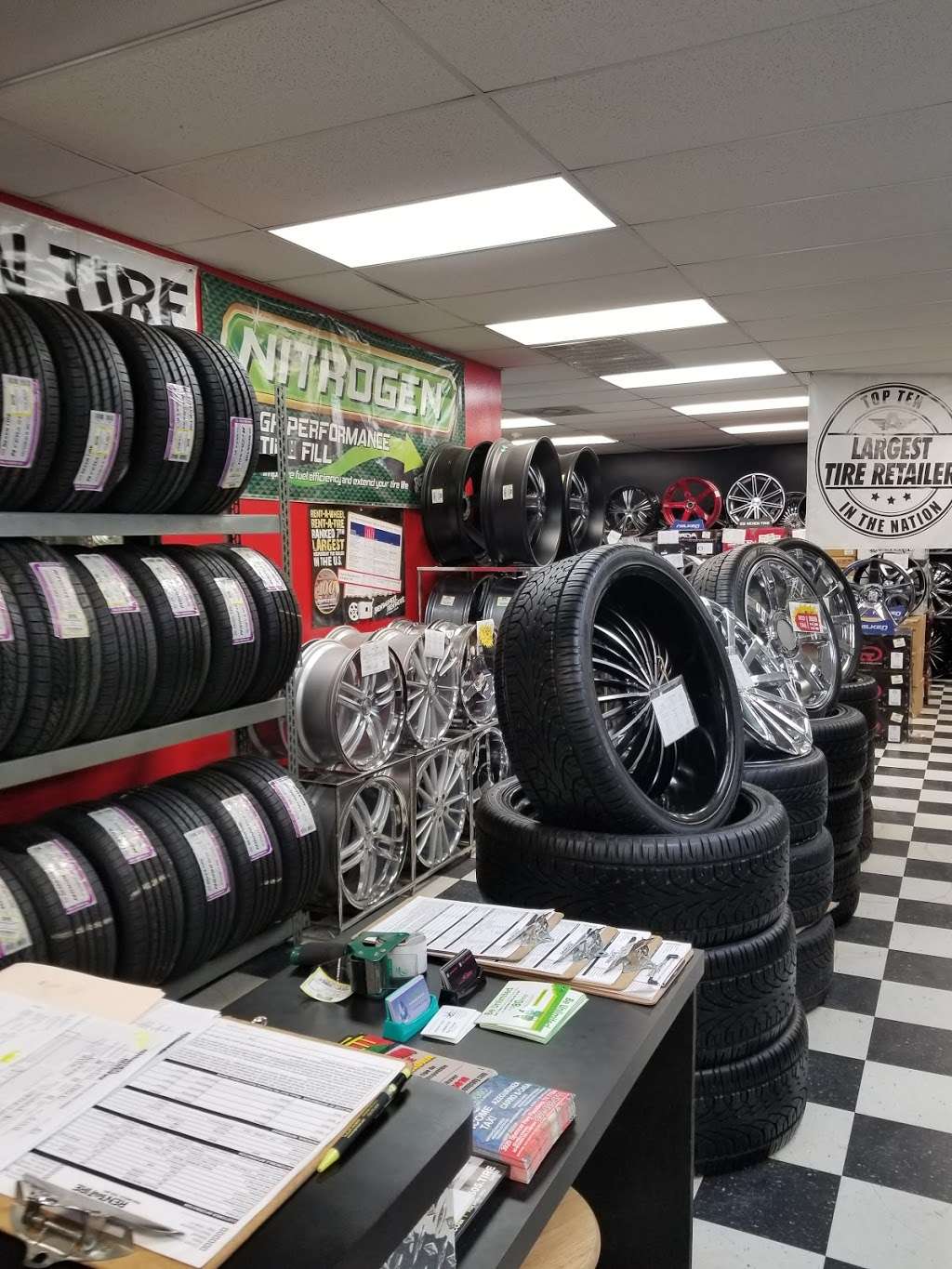 Rent-A-Tire Custom Wheels & Tires in Houston, TX | 10900 Gulf Fwy B101, Houston, TX 77034, USA | Phone: (713) 944-1640