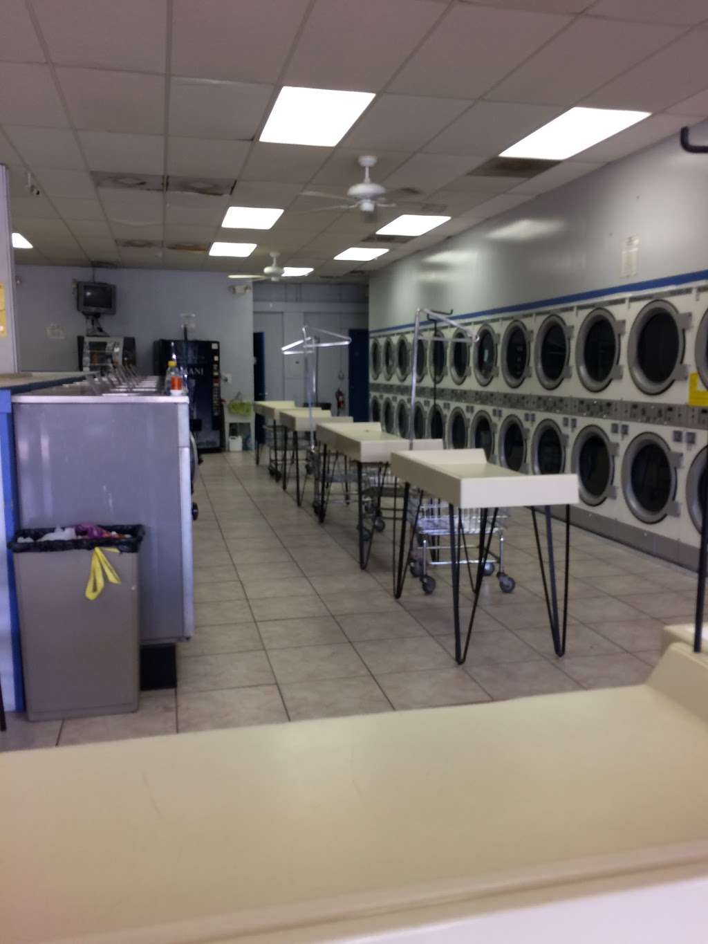 Dairy Plaza Laundry | 1557 N Singleton Ave, Titusville, FL 32796, USA | Phone: (321) 385-2621