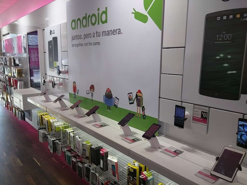 T-Mobile | 2911 W Addison St Spc T-6, Chicago, IL 60618, USA | Phone: (773) 478-3407