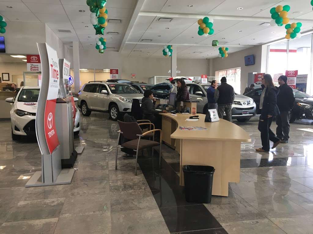 Westbury Toyota | 1121 Old Country Rd, Westbury, NY 11590, USA | Phone: (516) 272-4499