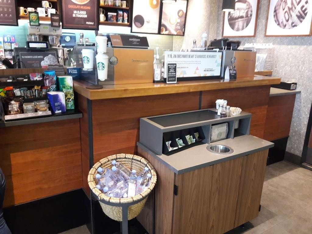 Starbucks | Blvd. Gral. Abelardo L. Rodríguez, Aeropuerto Abelardo L. Rodriguez, 22404 Tijuana, B.C., Mexico | Phone: 800 288 0888