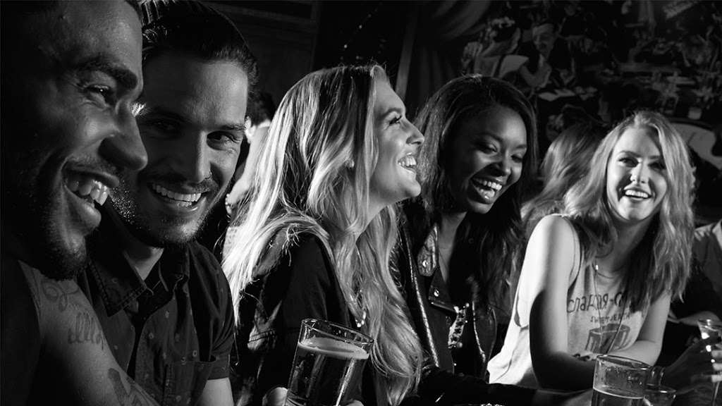 Bar Louie | 700 Baybrook Mall Suite G 110, Friendswood, TX 77546, USA | Phone: (281) 280-0024