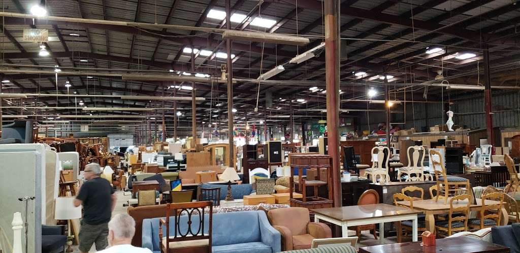 Worldwide Liquidators, LLC | 2526 W New York Ave, DeLand, FL 32720, USA | Phone: (386) 785-8260