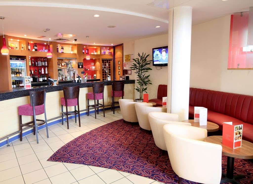 Ramada London North M1 | Between Jct 2-4, London NW7 3HU, UK | Phone: 020 8906 7000