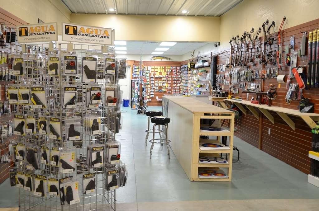 Bordertown Guns & Sport Shop | 116 Gladiolus St, Momence, IL 60954 | Phone: (815) 472-4900