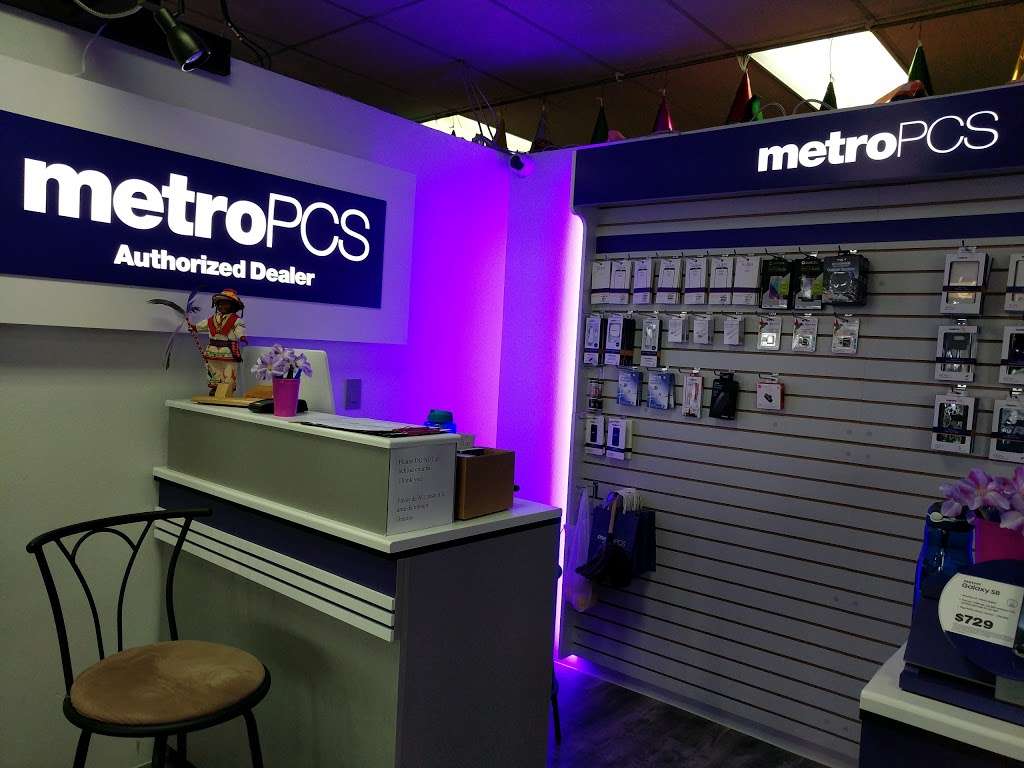 Metro by T-Mobile | 6941 E 80th Ave Unit B, Commerce City, CO 80022, USA | Phone: (720) 519-1662