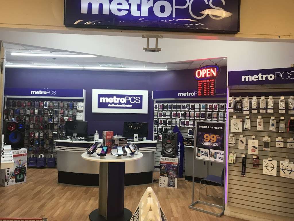 Metro by T-Mobile | 5601 Bandera Rd, San Antonio, TX 78238, USA | Phone: (210) 637-9180